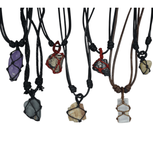 COLLARES CON DIJES DE PIEDRA TEJIDOS ARTESANALMENTE